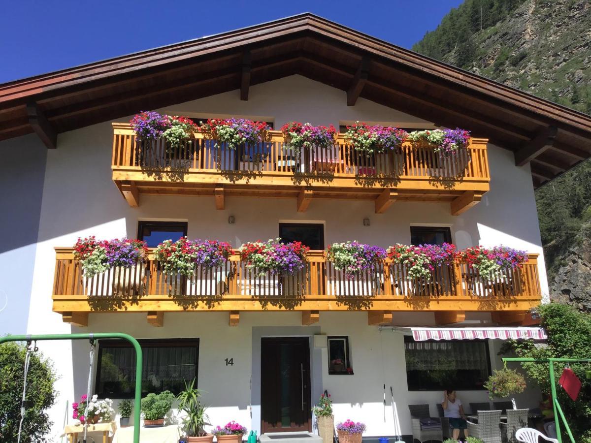 Hotel Haus Alpina Längenfeld Exteriér fotografie